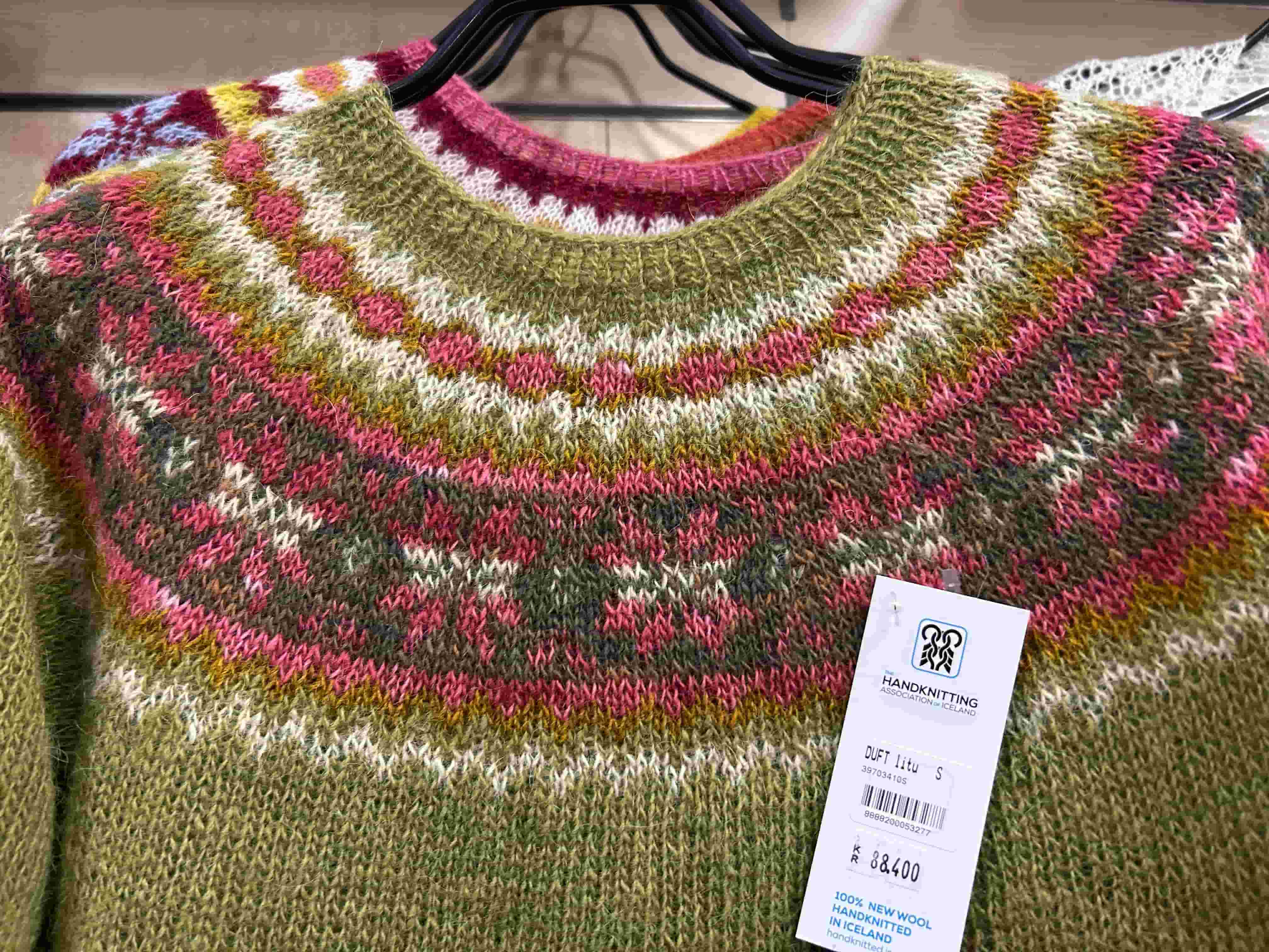 手編みのグリーンセーター